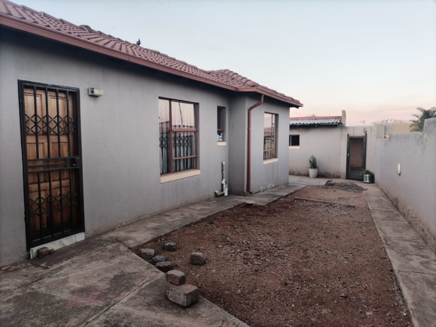 3 Bedroom Property for Sale in Protea Glen Gauteng