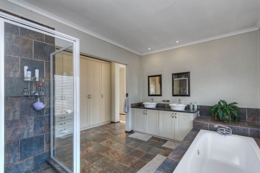 4 Bedroom Property for Sale in Lonehill Gauteng