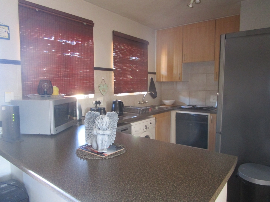 2 Bedroom Property for Sale in Die Hoewes Gauteng