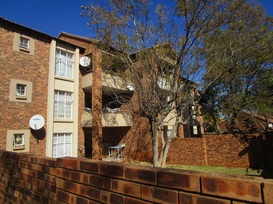 2 Bedroom Property for Sale in Die Hoewes Gauteng