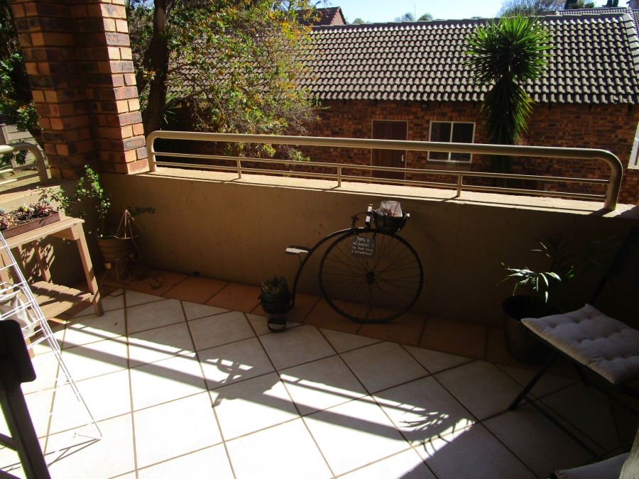 2 Bedroom Property for Sale in Die Hoewes Gauteng