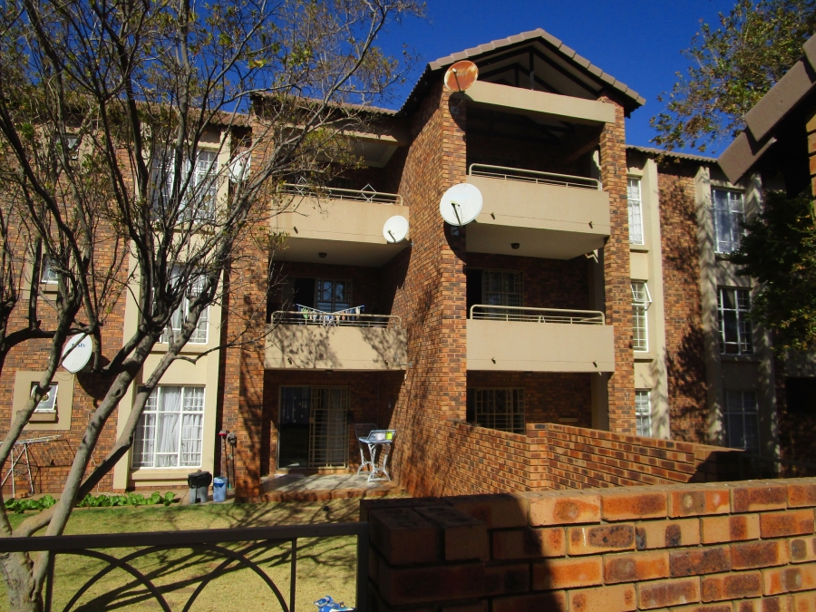 2 Bedroom Property for Sale in Die Hoewes Gauteng