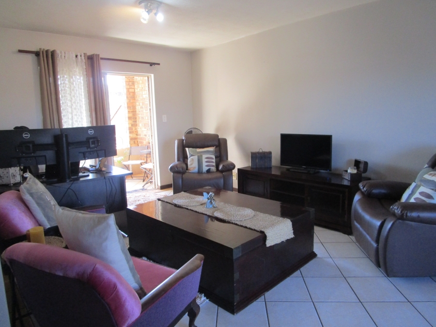 2 Bedroom Property for Sale in Die Hoewes Gauteng