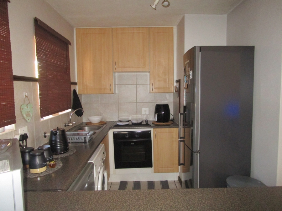 2 Bedroom Property for Sale in Die Hoewes Gauteng