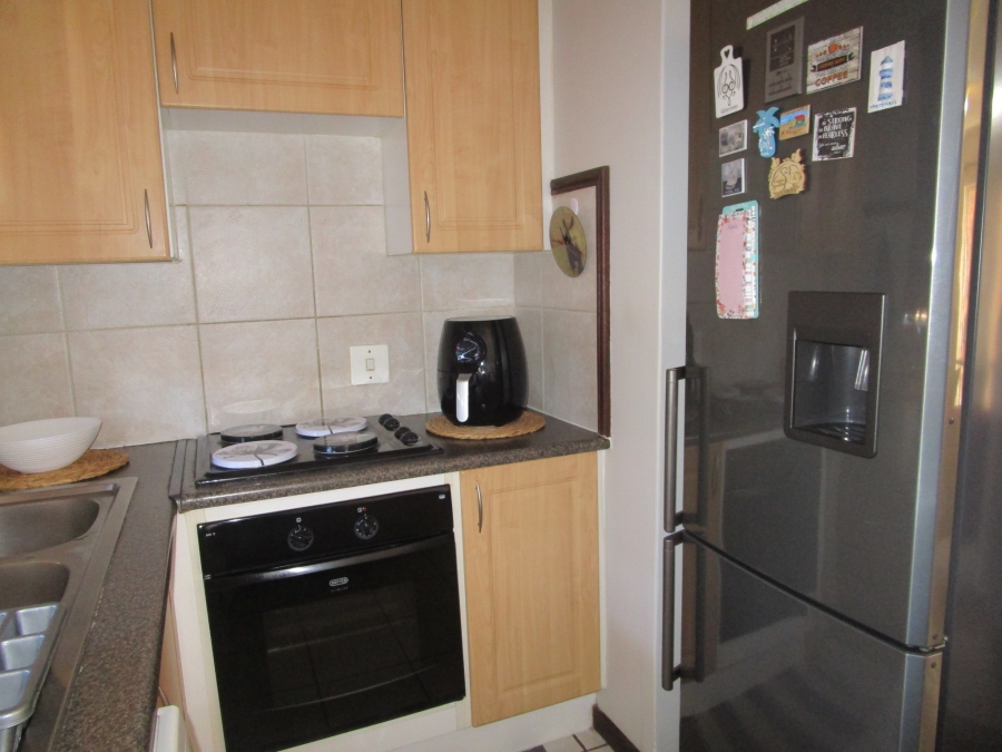 2 Bedroom Property for Sale in Die Hoewes Gauteng