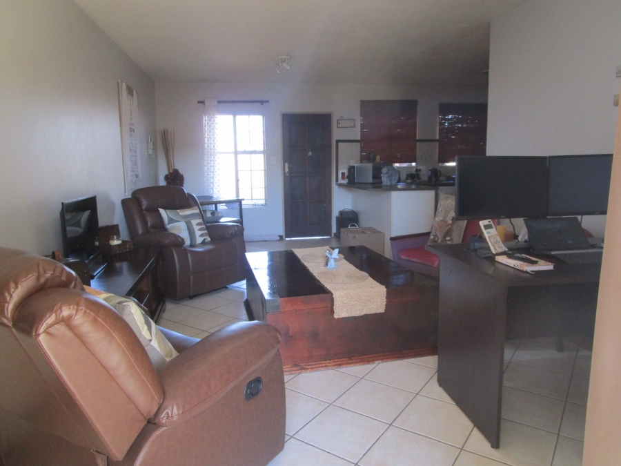 2 Bedroom Property for Sale in Die Hoewes Gauteng