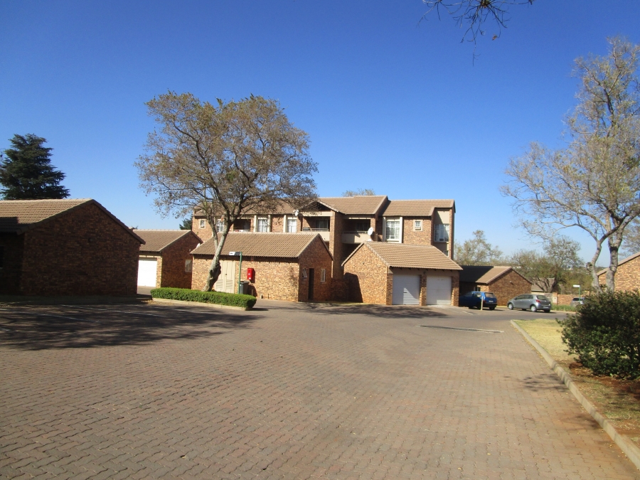 2 Bedroom Property for Sale in Die Hoewes Gauteng