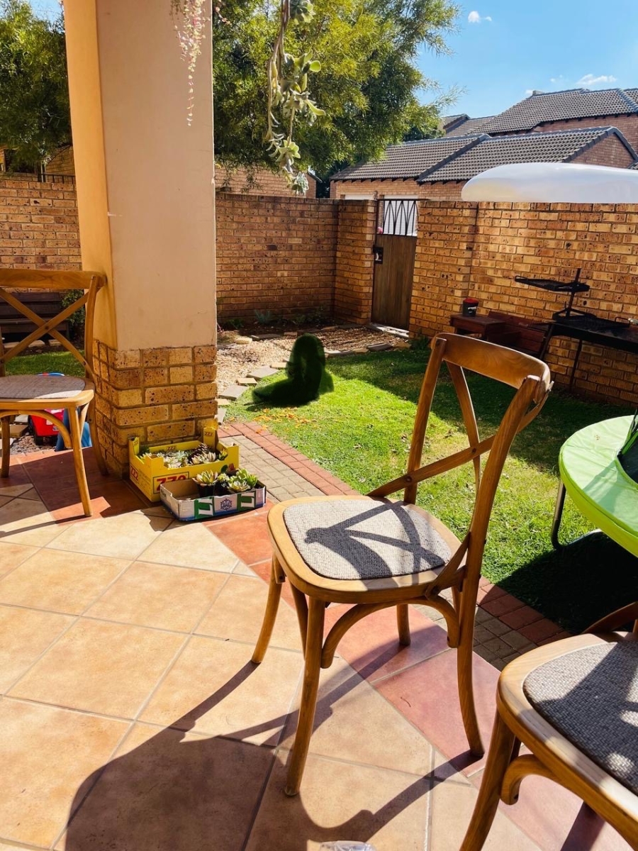 To Let 2 Bedroom Property for Rent in Eco Park Gauteng