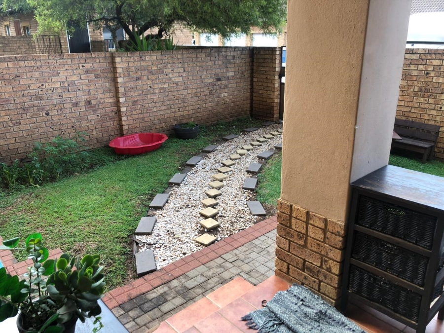 To Let 2 Bedroom Property for Rent in Eco Park Gauteng