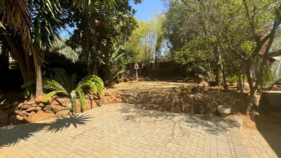 5 Bedroom Property for Sale in Garsfontein Gauteng