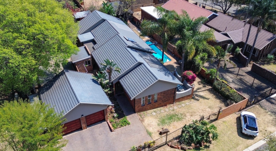 5 Bedroom Property for Sale in Garsfontein Gauteng