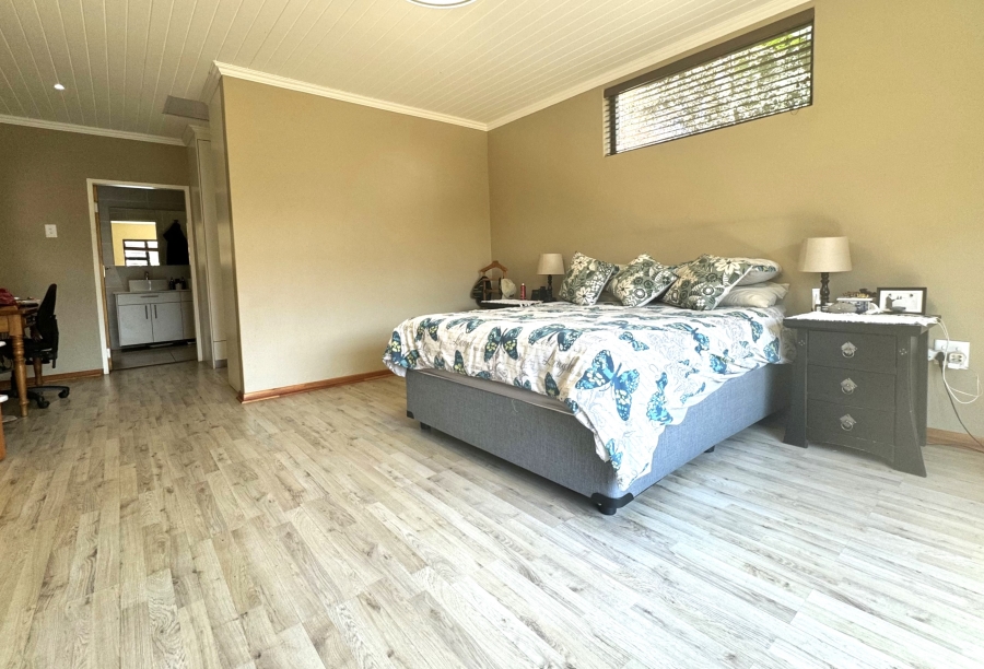 5 Bedroom Property for Sale in Garsfontein Gauteng