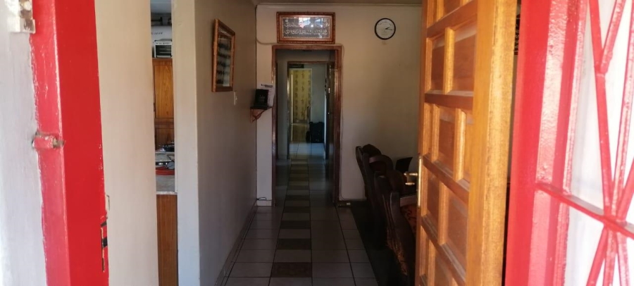 7 Bedroom Property for Sale in Lenasia Ext 1 Gauteng