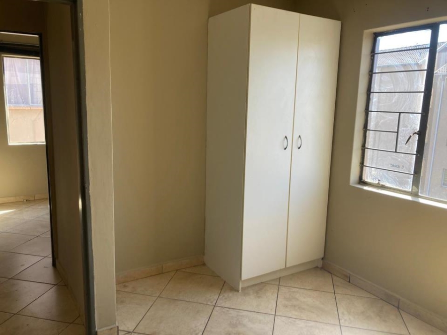 To Let 2 Bedroom Property for Rent in Jabulani Gauteng