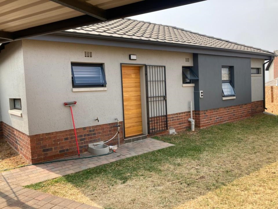 To Let 3 Bedroom Property for Rent in Lion Pride Gauteng