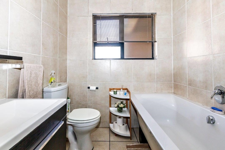 2 Bedroom Property for Sale in Greenstone Gate Gauteng