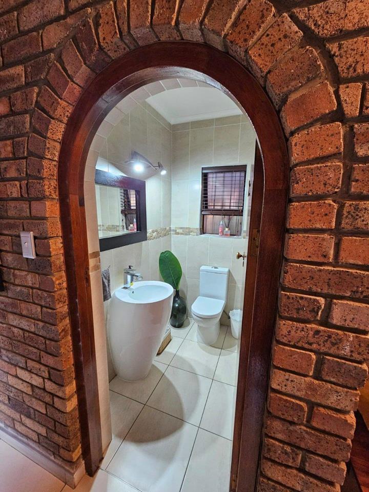 4 Bedroom Property for Sale in Van Riebeeck Park Gauteng