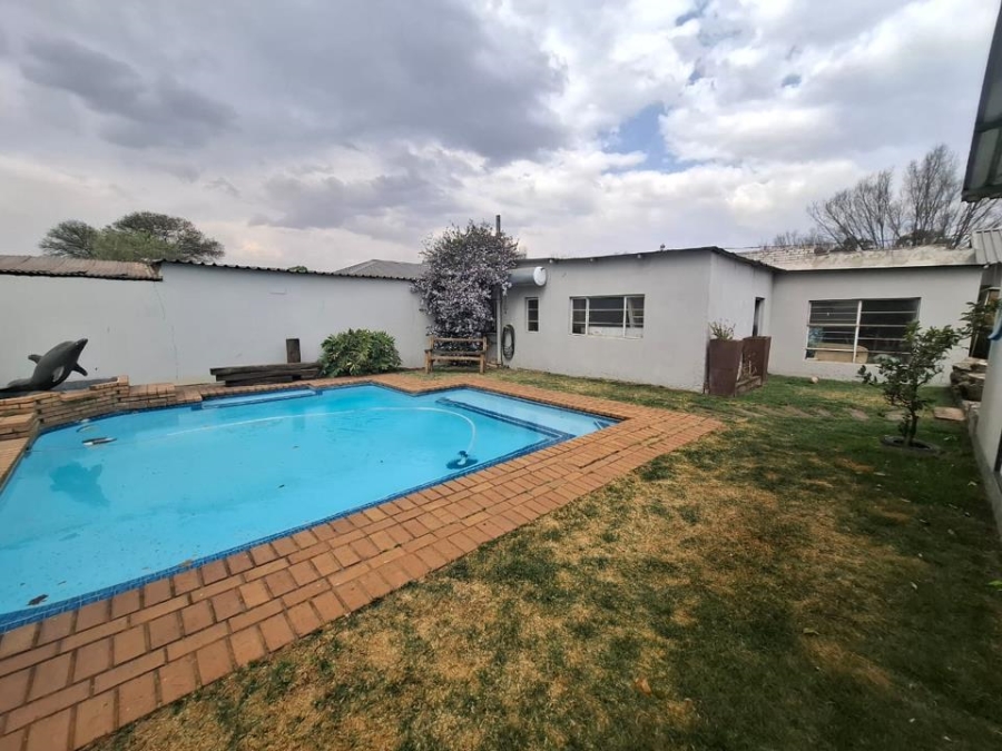 6 Bedroom Property for Sale in Brakpan Central Gauteng