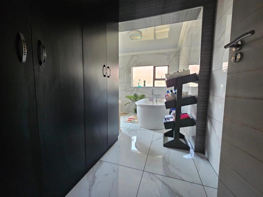 4 Bedroom Property for Sale in Glenvarloch Gauteng