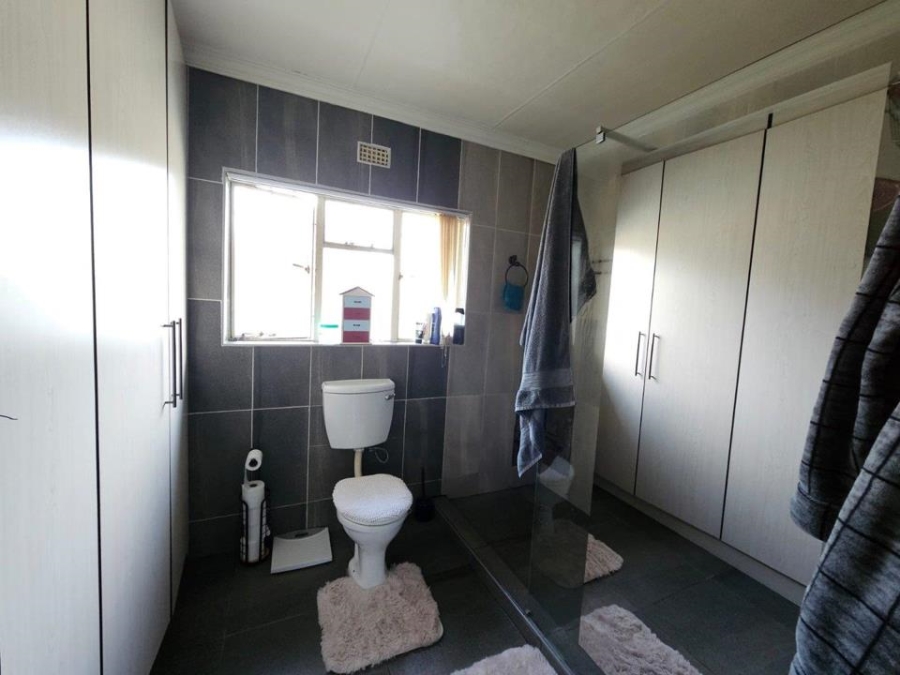 4 Bedroom Property for Sale in Glenvarloch Gauteng