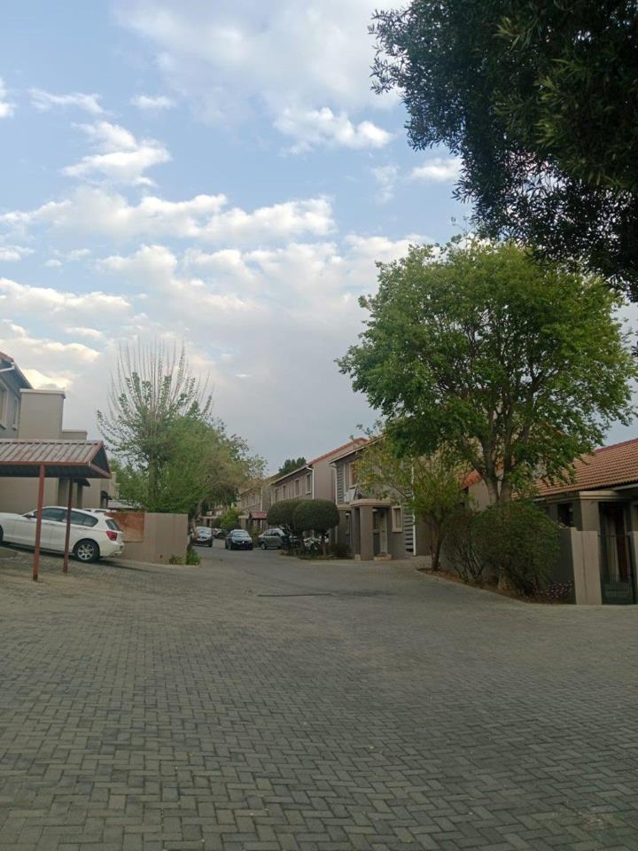 3 Bedroom Property for Sale in Halfway Gardens Gauteng