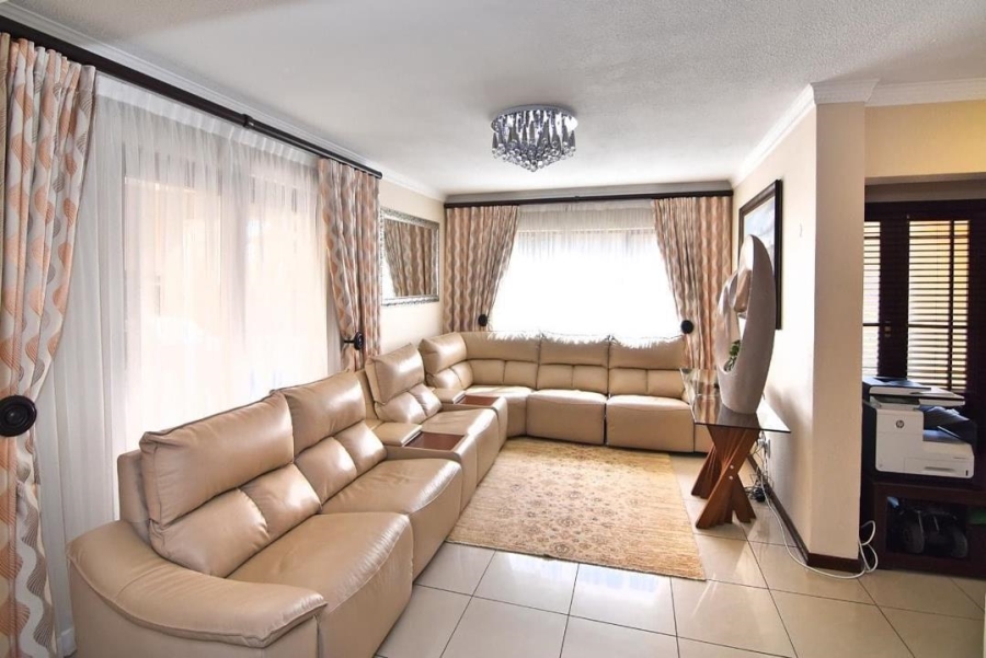 To Let 4 Bedroom Property for Rent in Noordwyk Gauteng