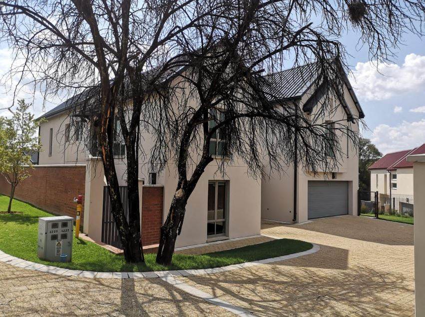 To Let 5 Bedroom Property for Rent in Waterfall Gauteng