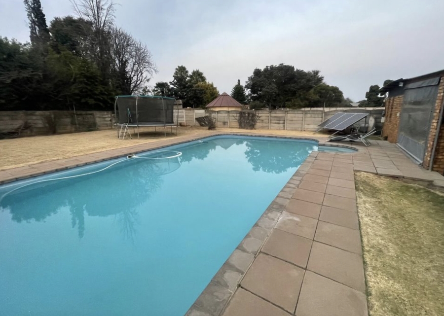 5 Bedroom Property for Sale in Selcourt Gauteng