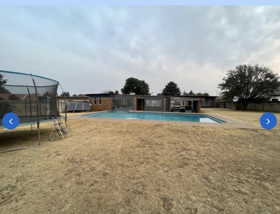 5 Bedroom Property for Sale in Selcourt Gauteng