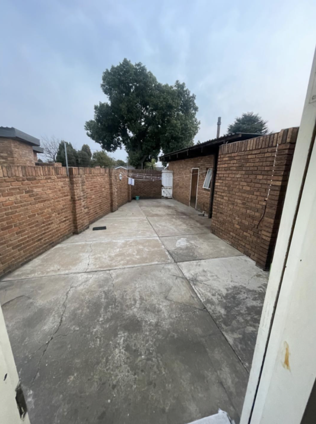 5 Bedroom Property for Sale in Selcourt Gauteng