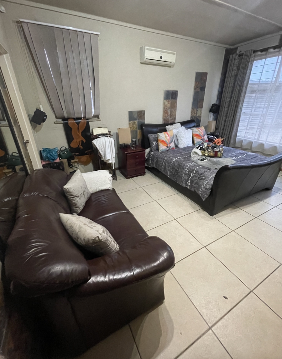 5 Bedroom Property for Sale in Selcourt Gauteng