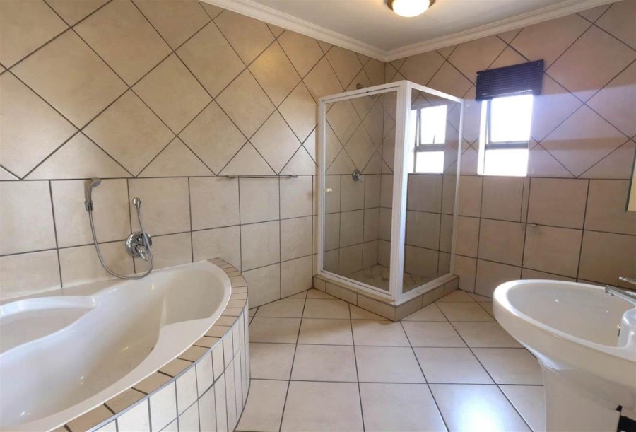 6 Bedroom Property for Sale in Valley View Estate Gauteng