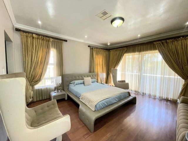 5 Bedroom Property for Sale in Savanna Hills Gauteng