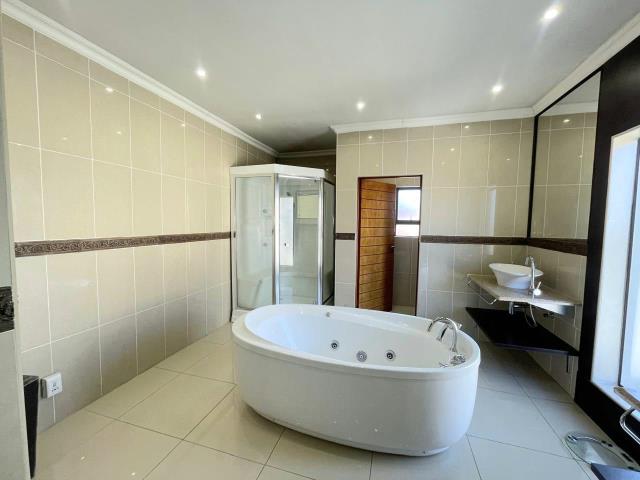 5 Bedroom Property for Sale in Savanna Hills Gauteng