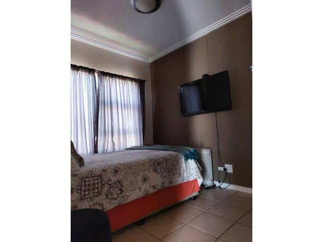 2 Bedroom Property for Sale in Blue Hills AH Gauteng