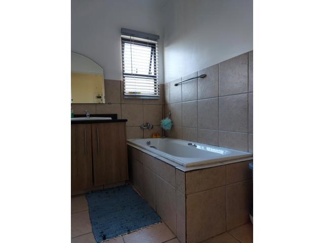 2 Bedroom Property for Sale in Blue Hills AH Gauteng