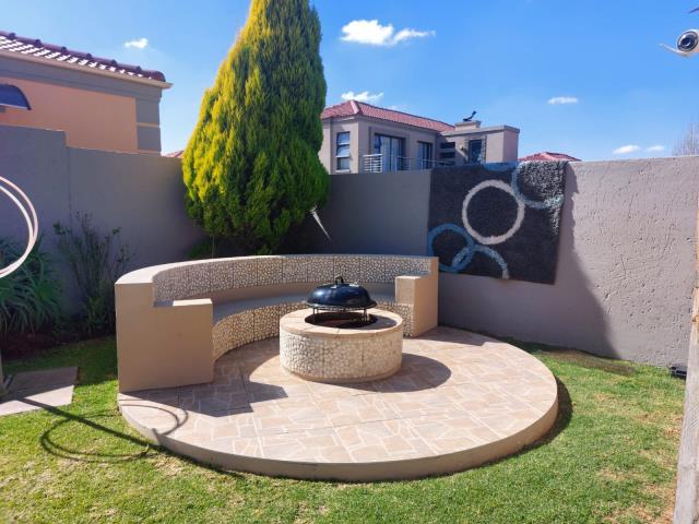 2 Bedroom Property for Sale in Blue Hills AH Gauteng