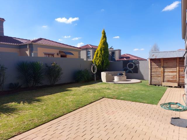 2 Bedroom Property for Sale in Blue Hills AH Gauteng