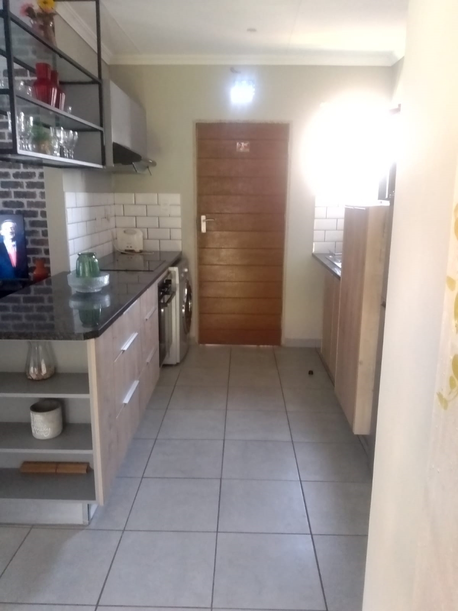 To Let 3 Bedroom Property for Rent in Lotus Gardens Gauteng