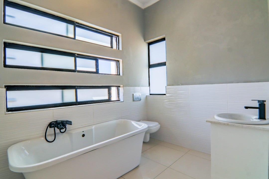 6 Bedroom Property for Sale in Amberfield Valley Gauteng