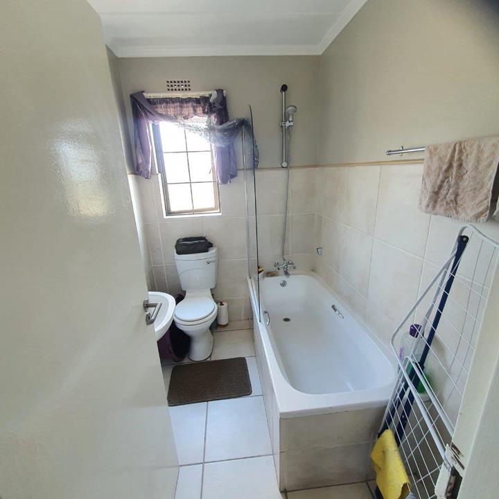 2 Bedroom Property for Sale in Kosmosdal Gauteng