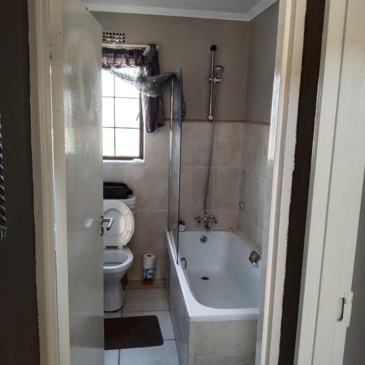 2 Bedroom Property for Sale in Kosmosdal Gauteng