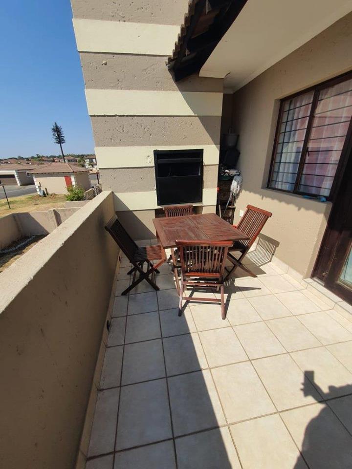 2 Bedroom Property for Sale in The Reeds Gauteng