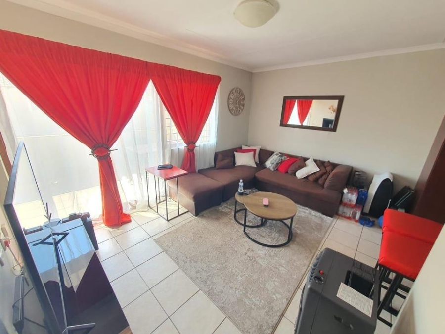 2 Bedroom Property for Sale in The Reeds Gauteng