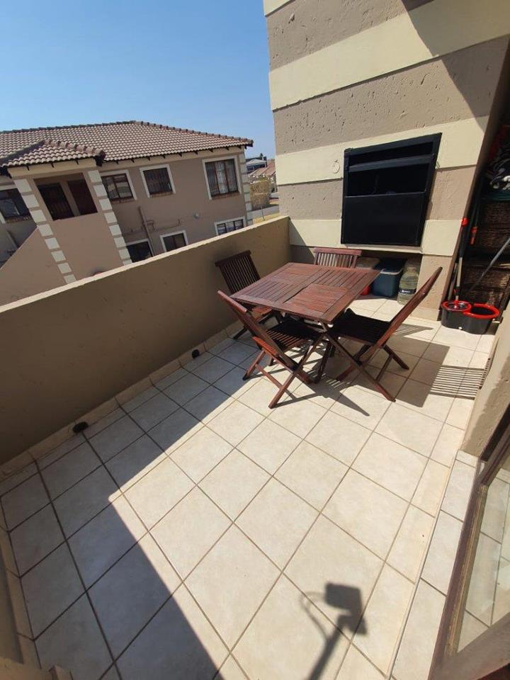 2 Bedroom Property for Sale in The Reeds Gauteng