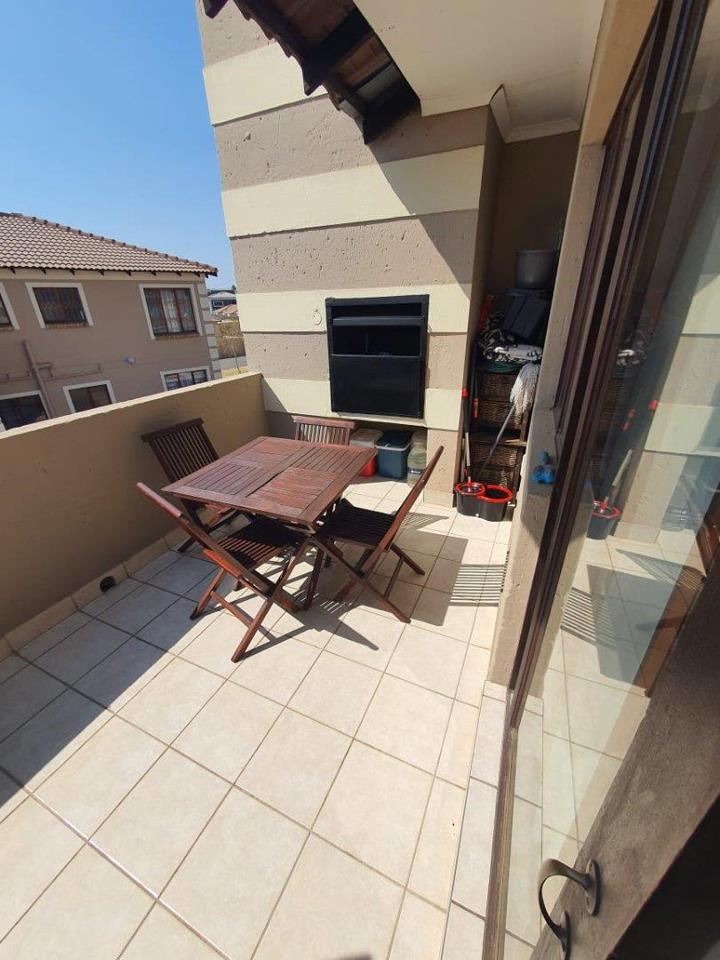 2 Bedroom Property for Sale in The Reeds Gauteng