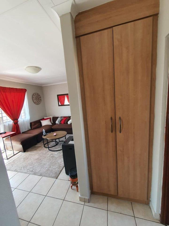 2 Bedroom Property for Sale in The Reeds Gauteng