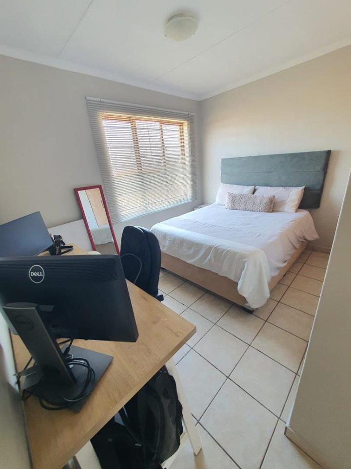 2 Bedroom Property for Sale in The Reeds Gauteng