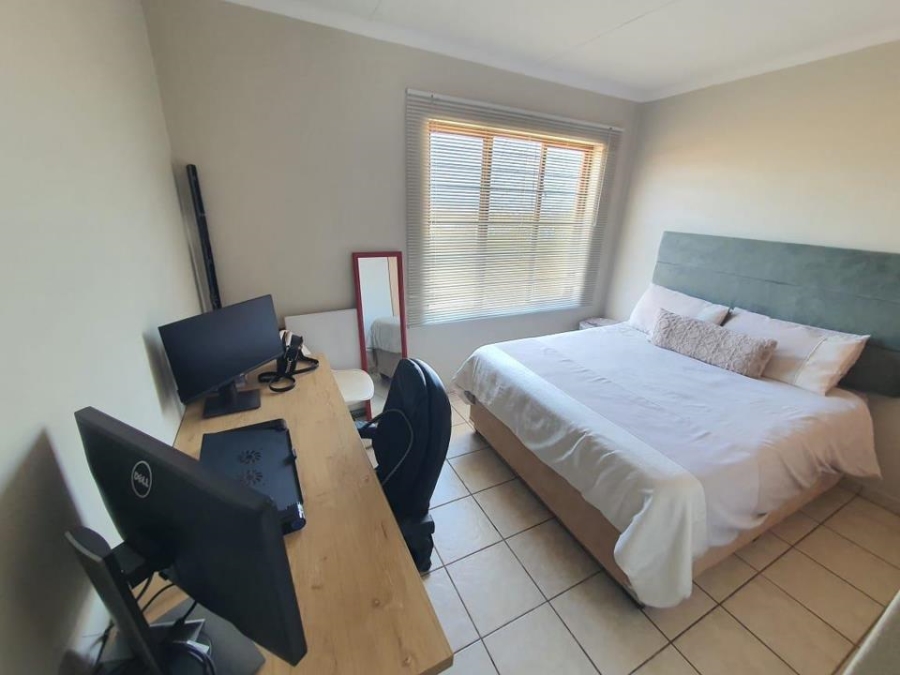 2 Bedroom Property for Sale in The Reeds Gauteng