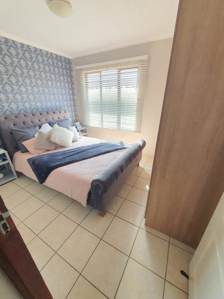 2 Bedroom Property for Sale in The Reeds Gauteng